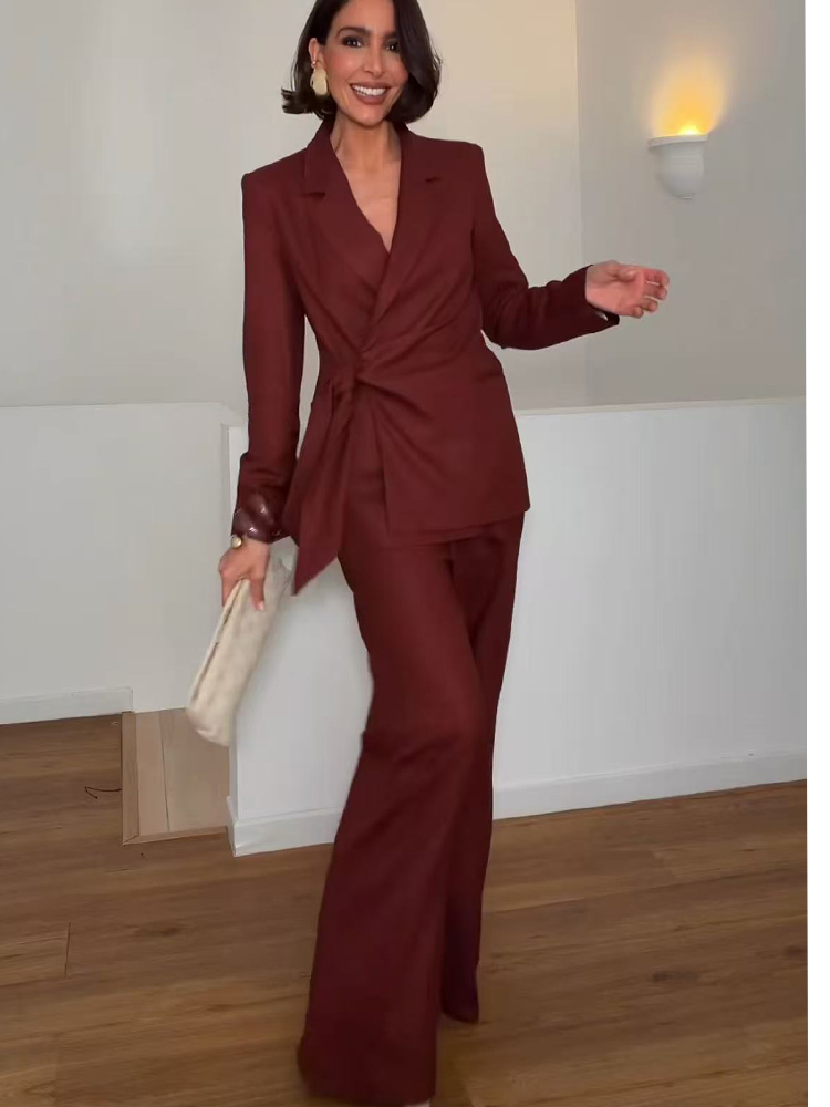 Women Formal Wear Blazer Set - ชุดสูทแฟชั่นสำหรับสุภาพสตรี เสื้อเบลเซอร์ทรงเข้ารูป แต่งเชือกผูก พร้อมกางเกงขายาวทรงตรง สไตล์หรูหรา เหมาะสำหรับใส่ทำงาน