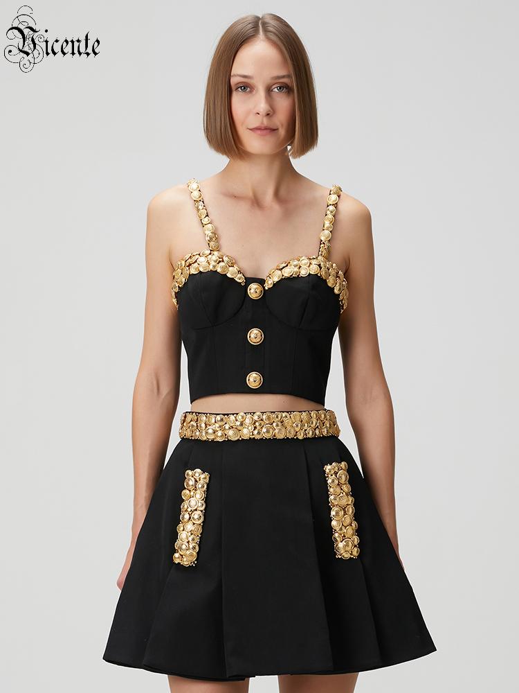 Woman Formal Wear - ชุดเดรสสองชิ้นสีดำ VC พร้อมกระดุมสีทอง เสื้อครอปหรูหราและกระโปรงทรงเอเอวสูง ชุดแฟชั่นสำหรับงานสังสรรค์และวันหยุด